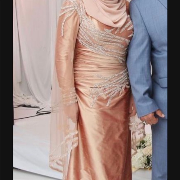 Dresses & Skirts - Gown